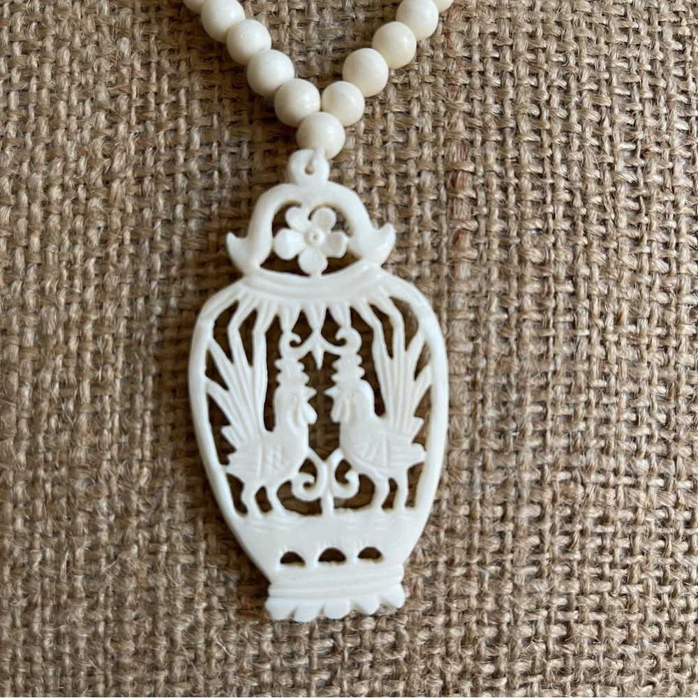 Elegant Carved bone Pendant Bead Necklace. - Picture 8 of 8